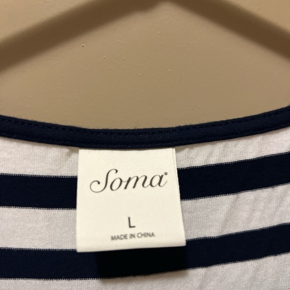 Gorgeous Striped Soma Twist Front Top Large - Picture 4 of 5